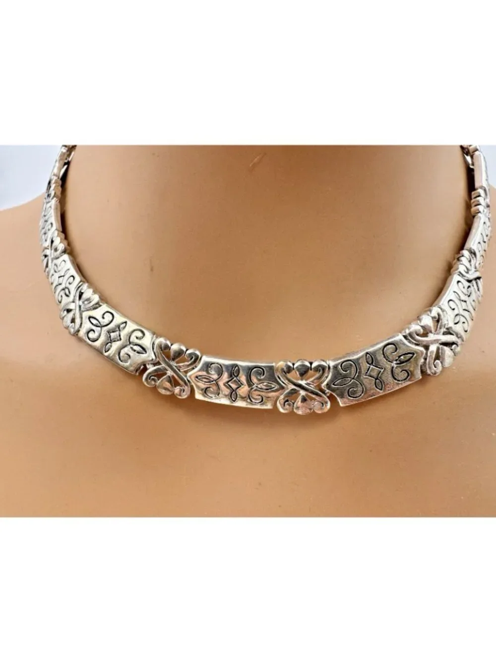 Periwinkle by Barlow Silver Tone Collar Necklace NEW w/Tags, Ornate, Classic 18
